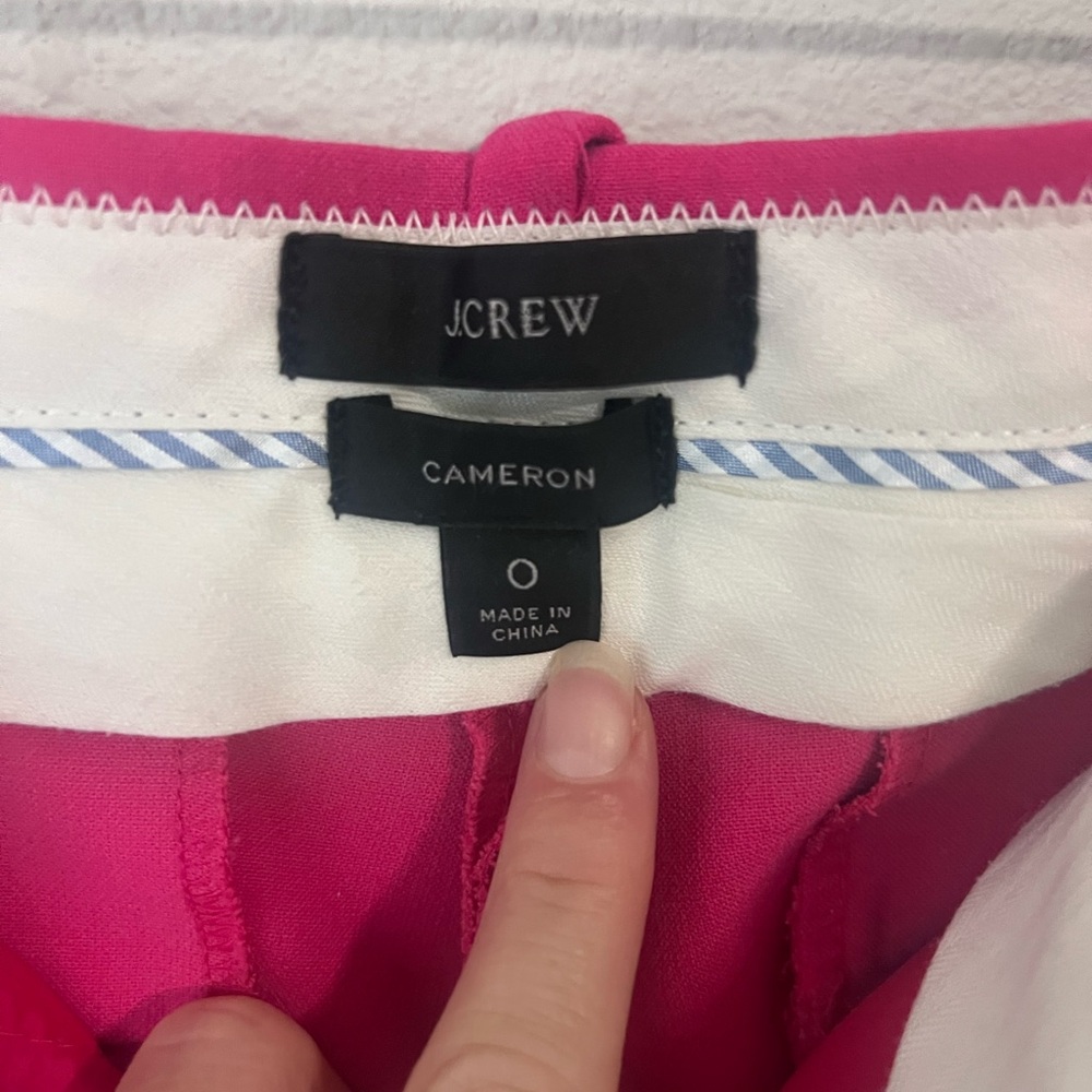 || J. CREW || PINK BARBIE CAPRI STRETCH PANT || - Picture 2 of 4